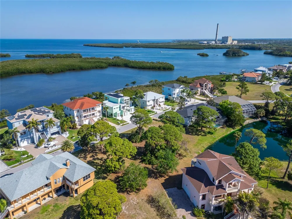 HARBOUR WATCH CIRCLE Tarpon Springs, FL 34689