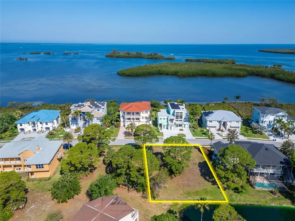 HARBOUR WATCH CIRCLE Tarpon Springs, FL 34689