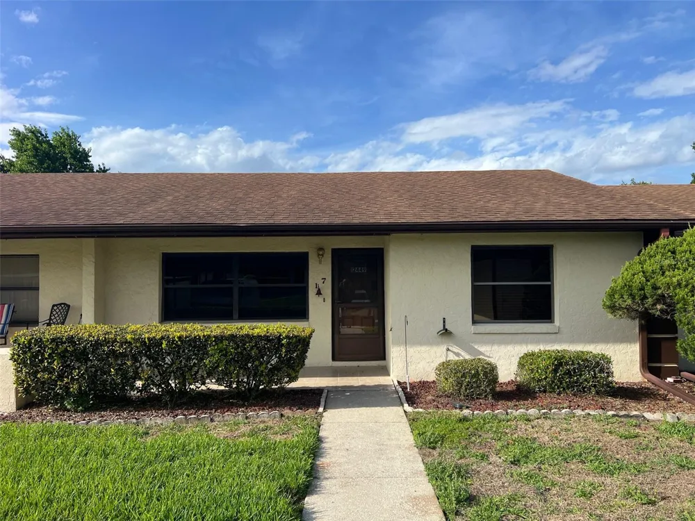 12449 ORANGEWOOD CIRCLE #17 Tavares, FL 32778