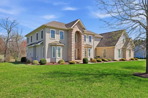 18 LAKE CREST DRIVE