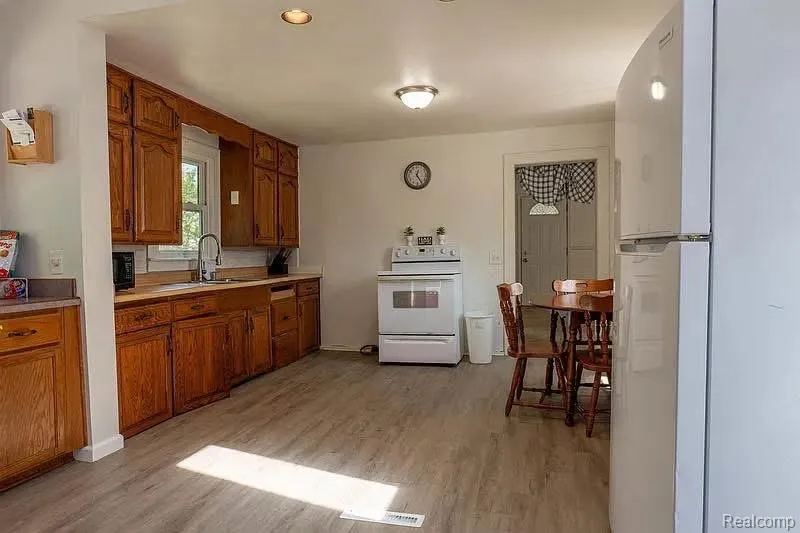 208 34th Street Bay City City, MI 48708