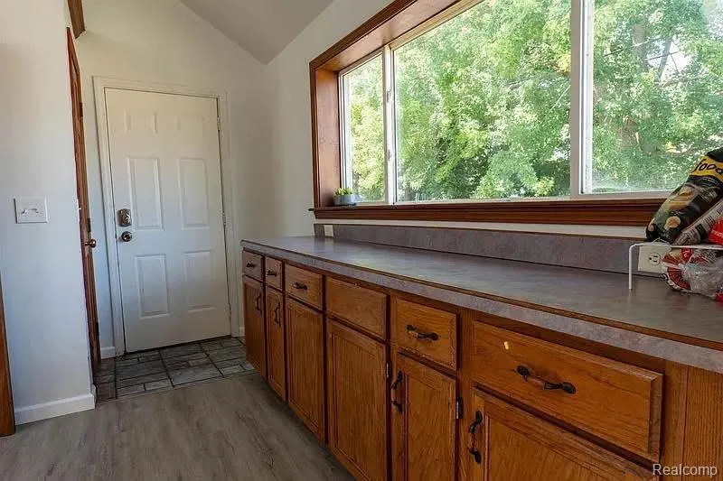 208 34th Street Bay City City, MI 48708