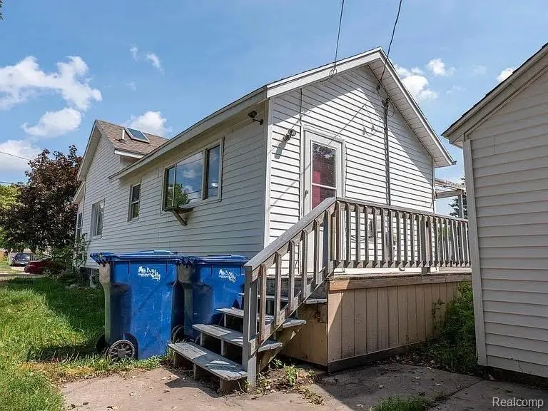 208 34th Street Bay City City, MI 48708