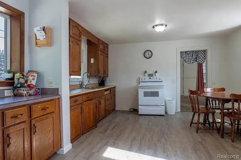 208 34th Street Bay City City, MI 48708