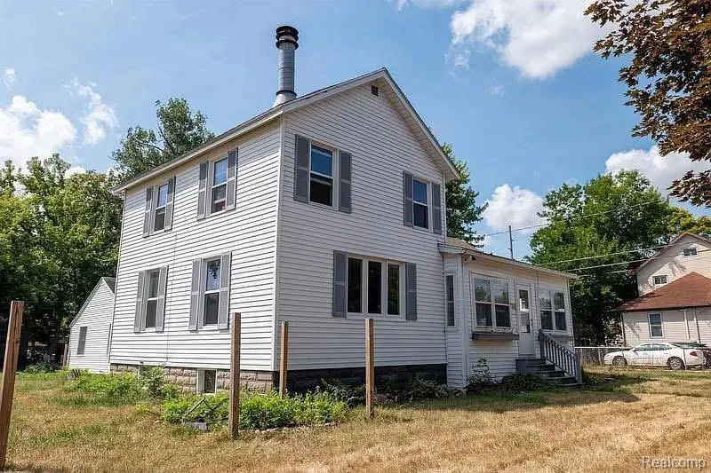 208 34th Street Bay City City, MI 48708