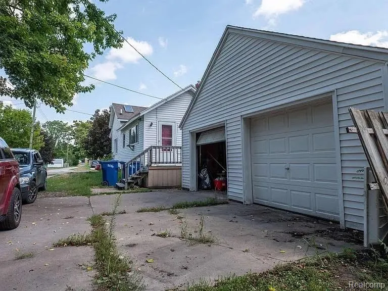 208 34th Street Bay City City, MI 48708