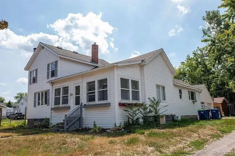 208 34th Street Bay City City, MI 48708