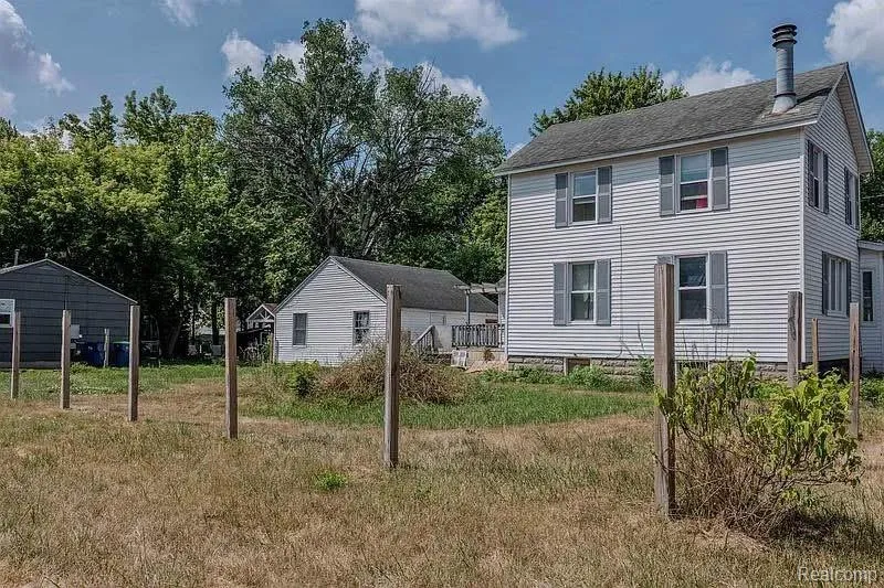 208 34th Street Bay City City, MI 48708