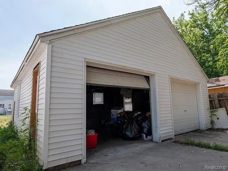 208 34th Street Bay City City, MI 48708