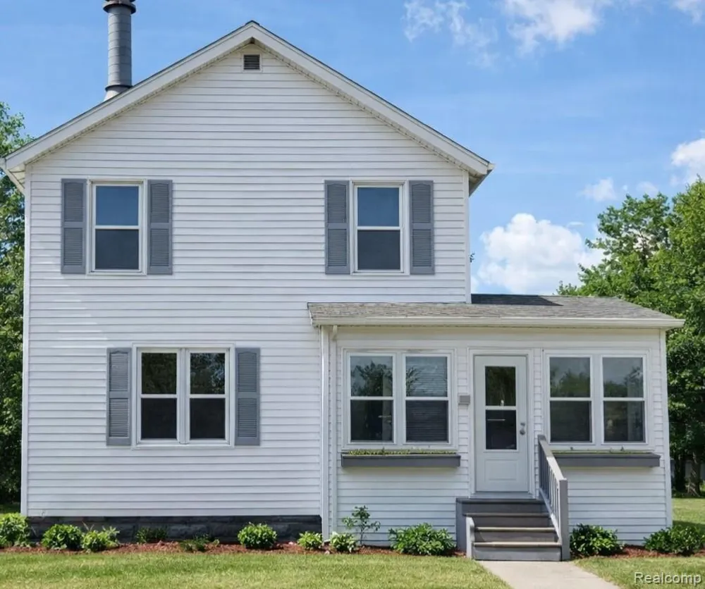 208 34th Street Bay City City, MI 48708