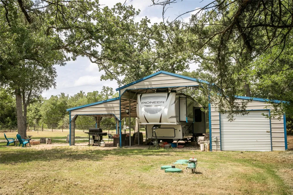 240 Cranberry Road Somerville, TX 77879