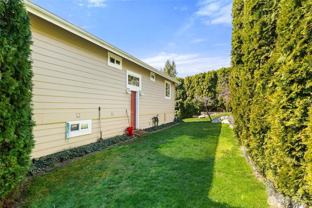 563 Topaz Place Manson, WA 98831