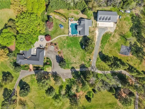 1822 Cherry Lane