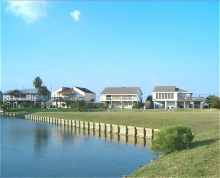 2 Redwing Street La Marque, TX 77568