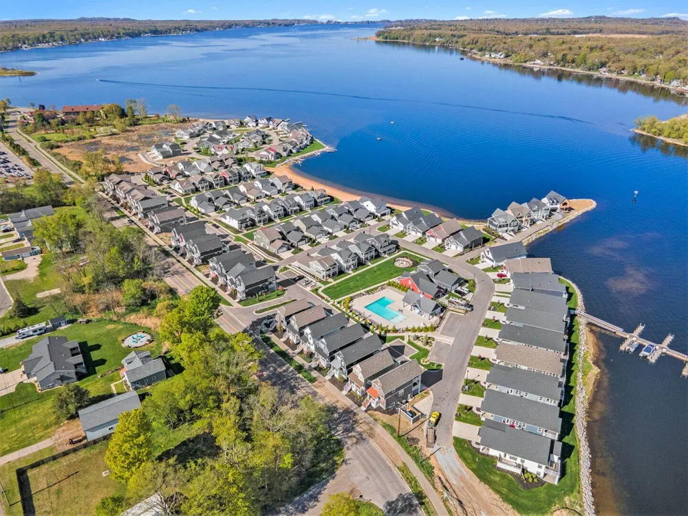406 W Leland Drive Whitehall City, MI 49461