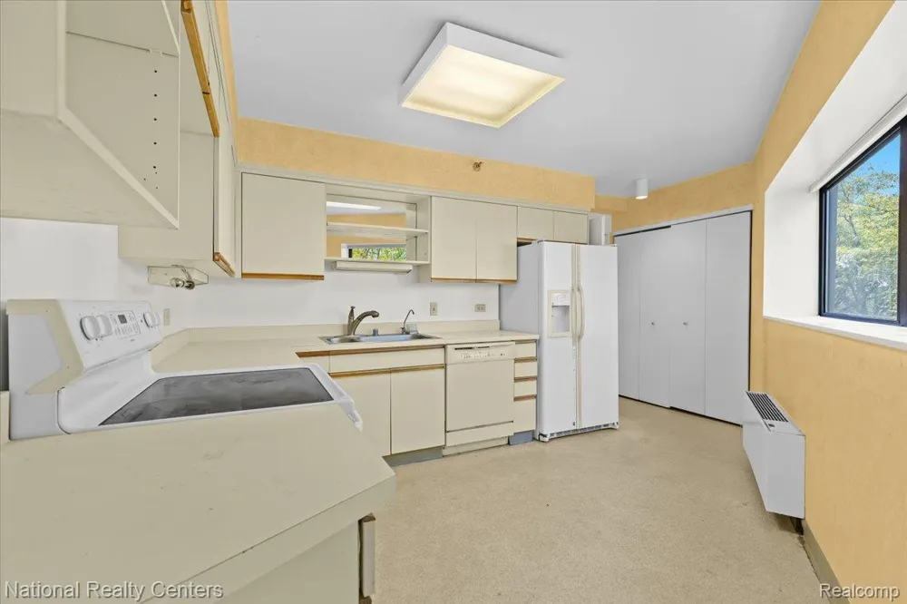 5000 Town Center #408 Southfield City, MI 48075