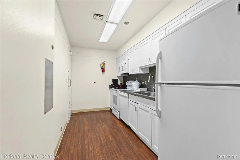 5000 Town Center #408 Southfield City, MI 48075