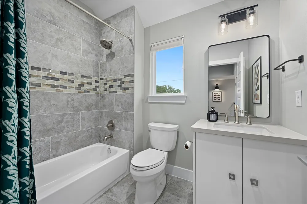 1310 Comal Street Austin, TX 78702