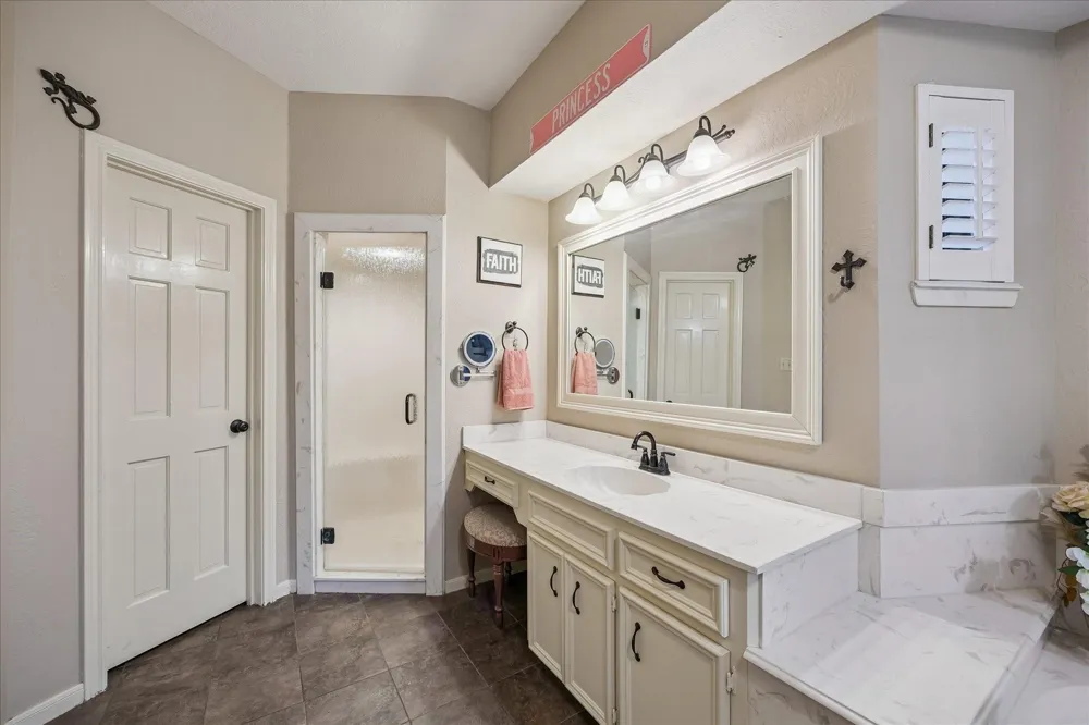 608 Westview Terrace Drive Sealy, TX 77474