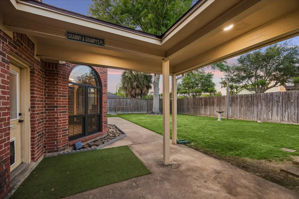 608 Westview Terrace Drive Sealy, TX 77474