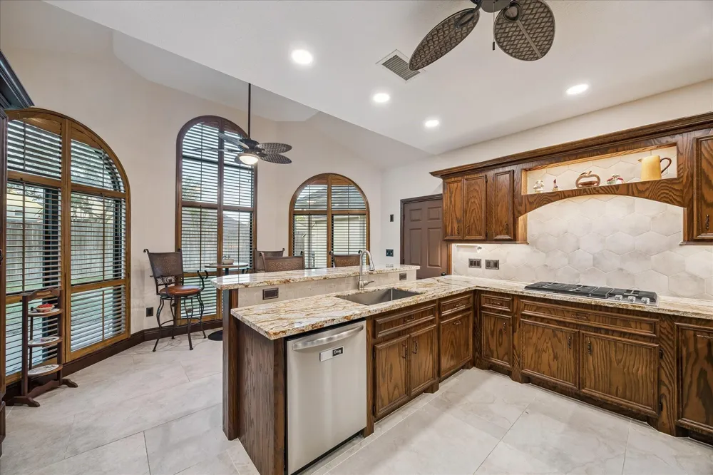 608 Westview Terrace Drive Sealy, TX 77474