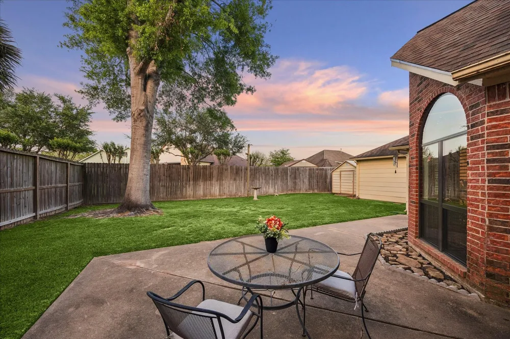 608 Westview Terrace Drive Sealy, TX 77474