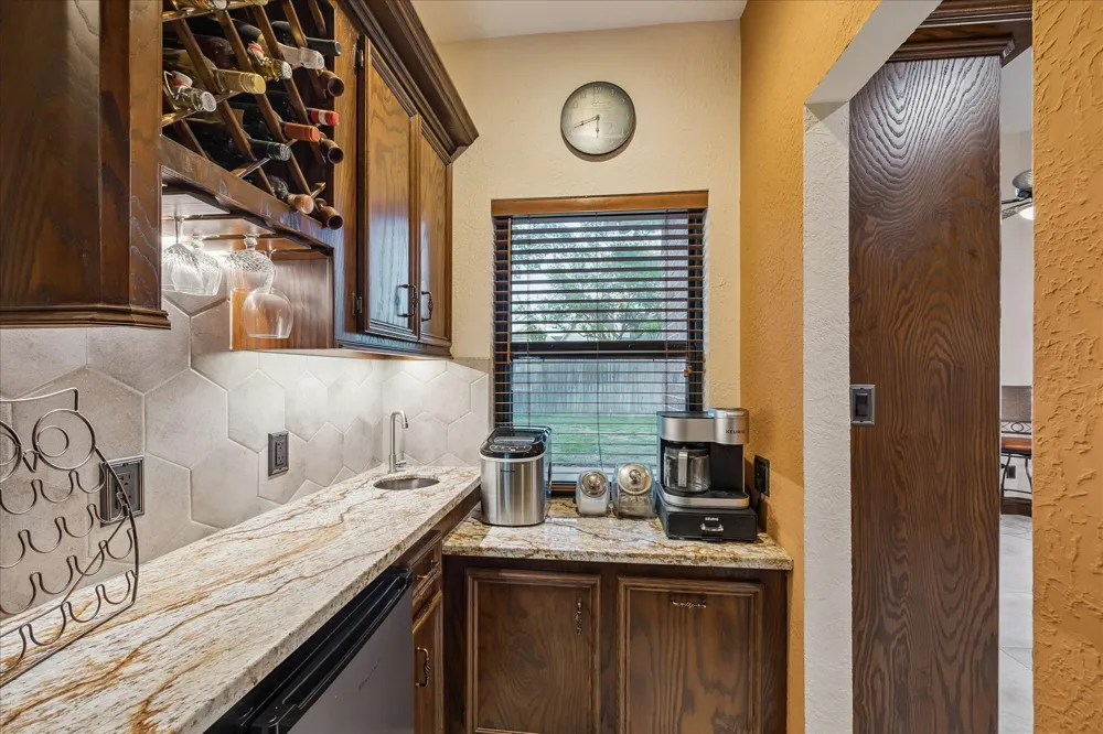 608 Westview Terrace Drive Sealy, TX 77474