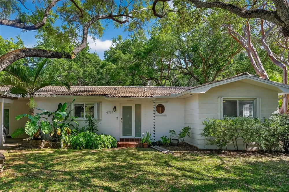 6767 SW 154th St Palmetto Bay, FL 33157