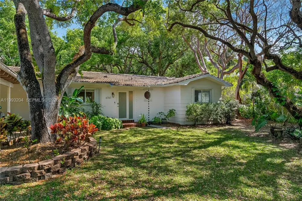 6767 SW 154th St Palmetto Bay, FL 33157