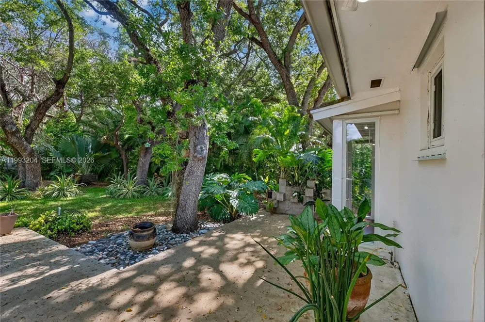 6767 SW 154th St Palmetto Bay, FL 33157