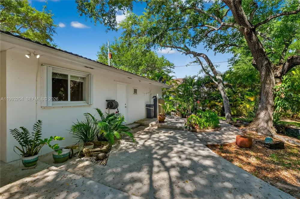 6767 SW 154th St Palmetto Bay, FL 33157