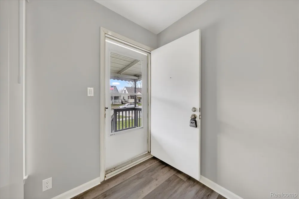 18678 Gaylord Redford Charter Township, MI 48240