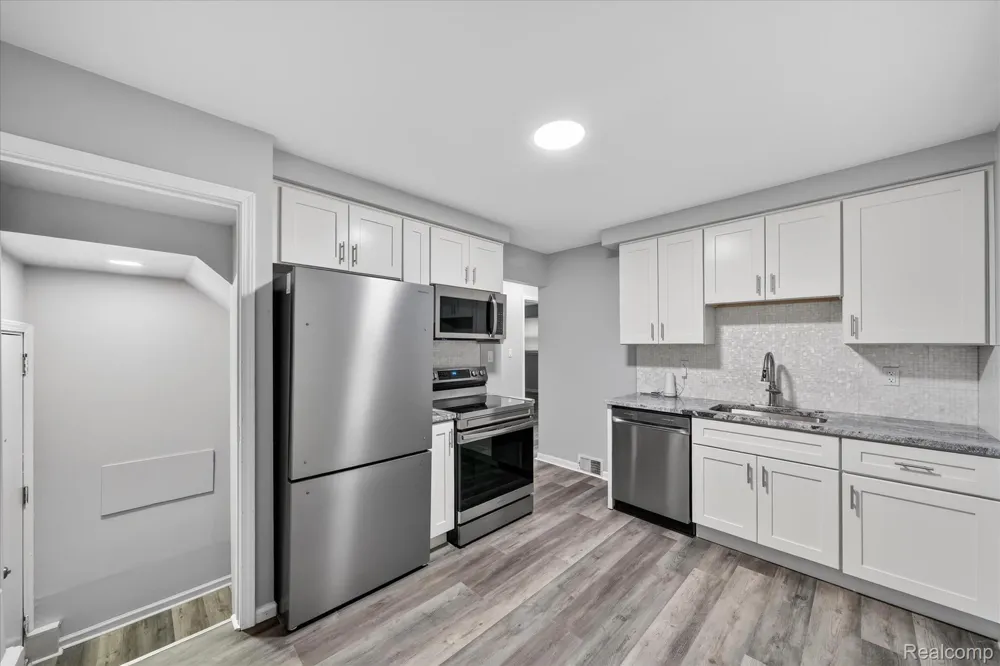 18678 Gaylord Redford Charter Township, MI 48240