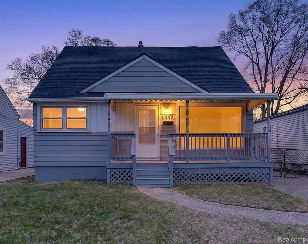 18678 Gaylord Redford Charter Township, MI 48240