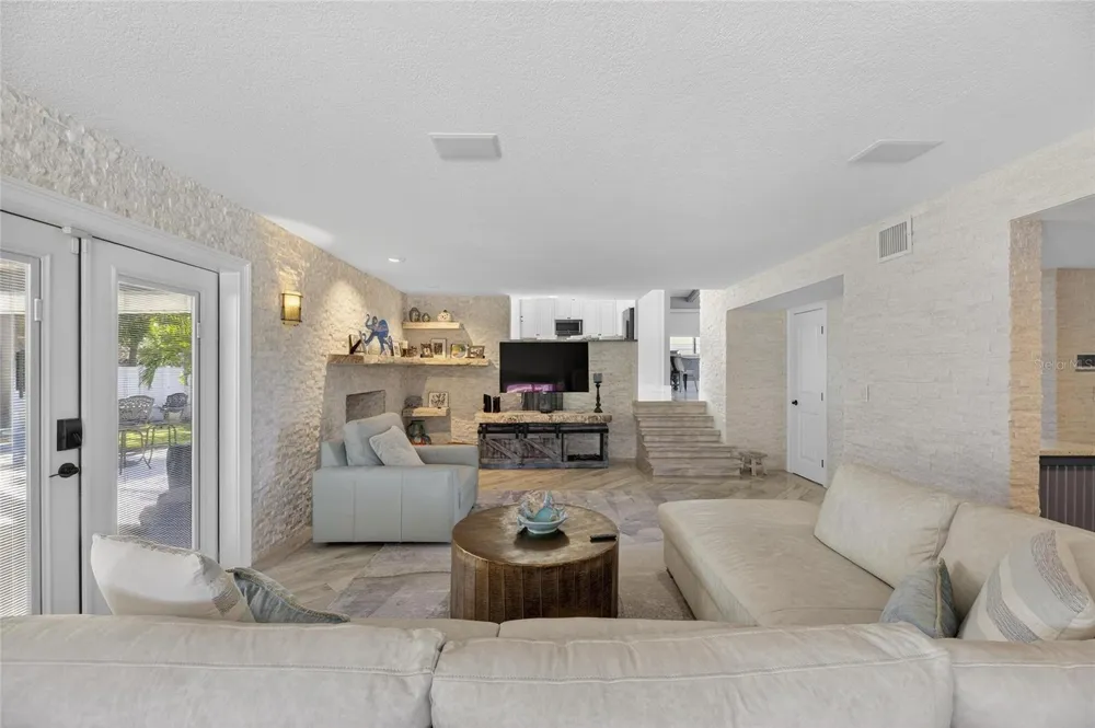 931 GULF BOULEVARD Belleair Beach, FL 33786