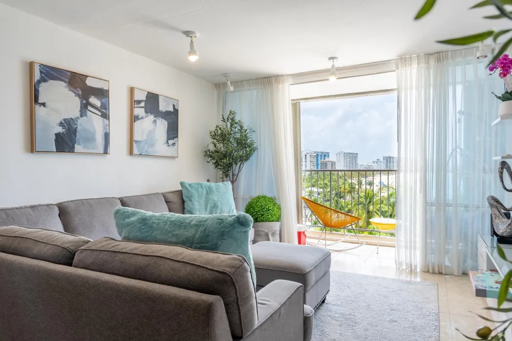 6165 AV, ISLA VERDE #669 Carolina, PR 00979