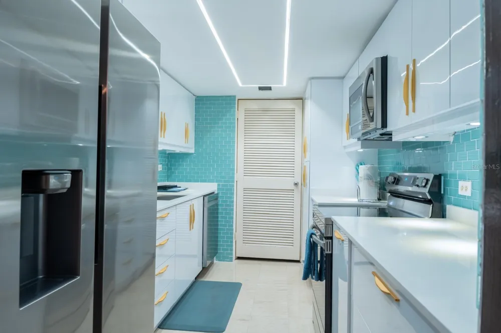 6165 AV, ISLA VERDE #669 Carolina, PR 00979