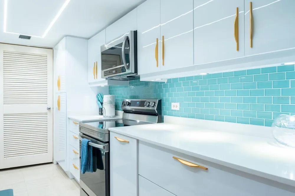 6165 AV, ISLA VERDE #669 Carolina, PR 00979