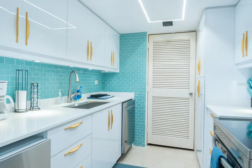 6165 AV, ISLA VERDE #669 Carolina, PR 00979