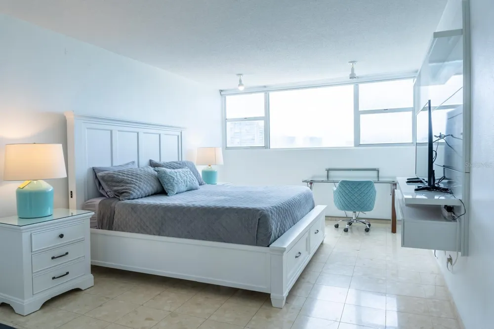 6165 AV, ISLA VERDE #669 Carolina, PR 00979