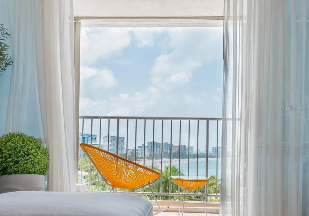 6165 AV, ISLA VERDE #669 Carolina, PR 00979