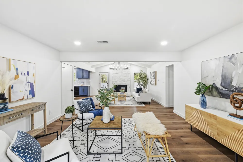 9801 Oak Hollow Drive