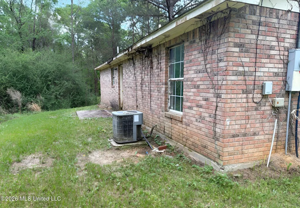 72 Van Holmes Road Tylertown, MS 39667