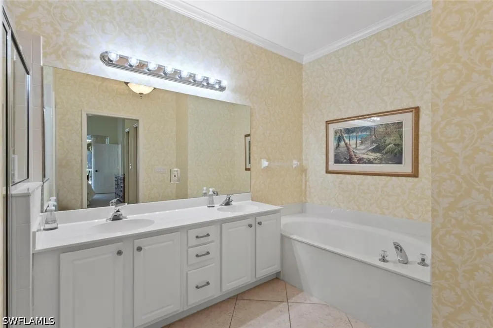 Chelmsford Court #67 Naples, FL 34104