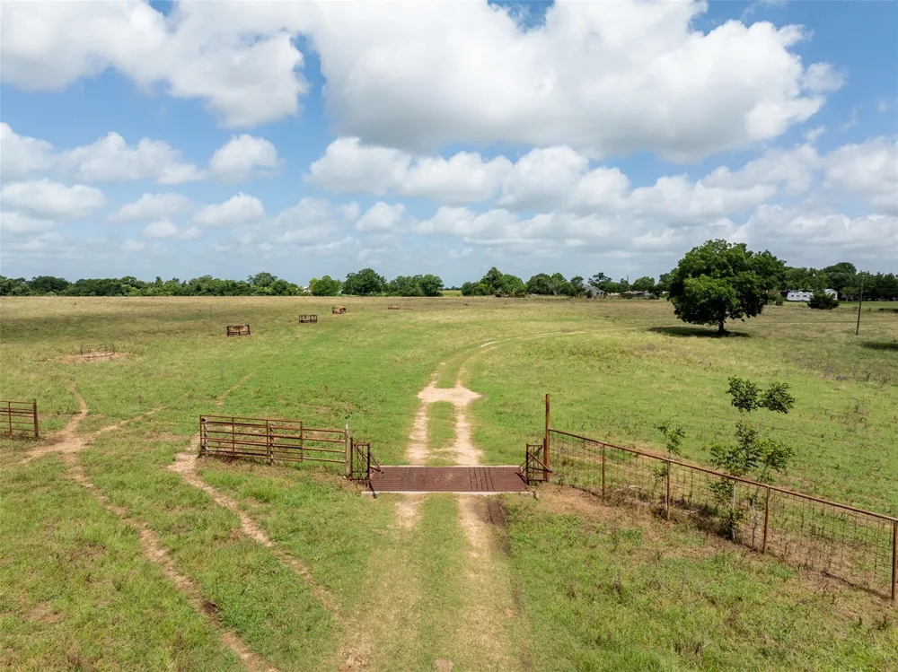 6550 Gibbs Creek Road Chappell Hill, TX 77426