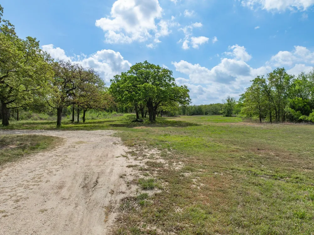 488 Wood Street Axtell, TX 76624