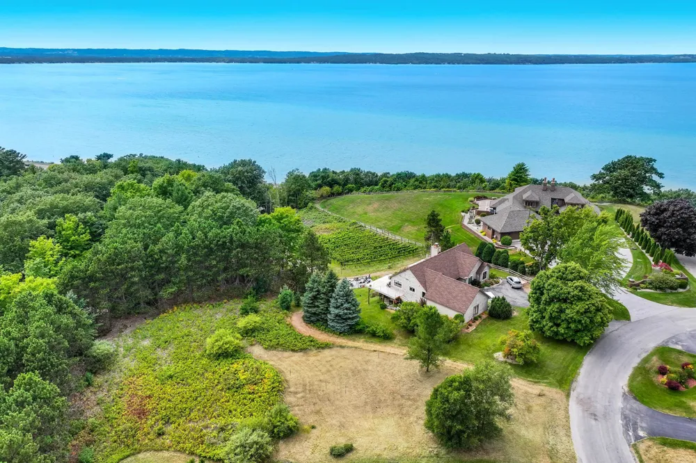 3147 Scenic Hills Drive Acme Township, MI 49690