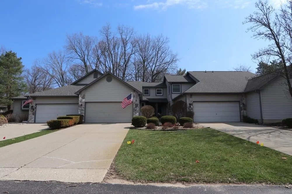 2338 Golden Pond Court Fenton Charter Township, MI 48430