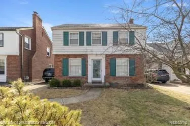 1883 Lochmoor Boulevard Grosse Pointe Woods City, MI 48236