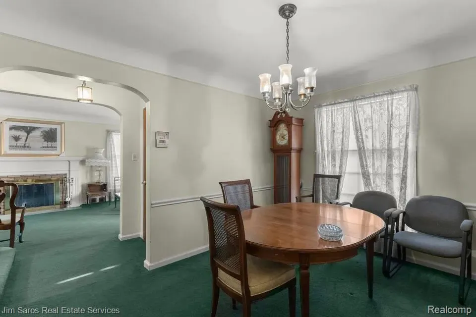 1883 Lochmoor Boulevard Grosse Pointe Woods City, MI 48236